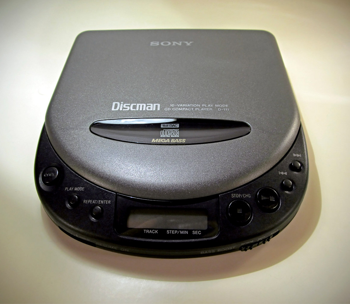Sony D-111-Prospekt-1992.jpg