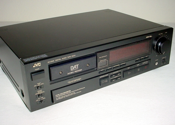 JVC XD-Z 505-1990.jpg