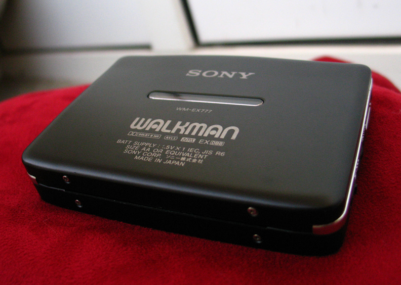Sony WM-EX777 3.jpg