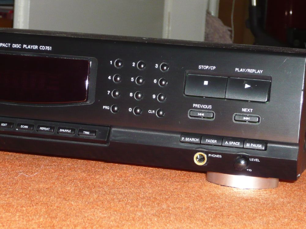 Philips CD Player CD751 2.JPG