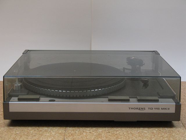 Thorens TD 115 MKII 1 1980 640.jpg