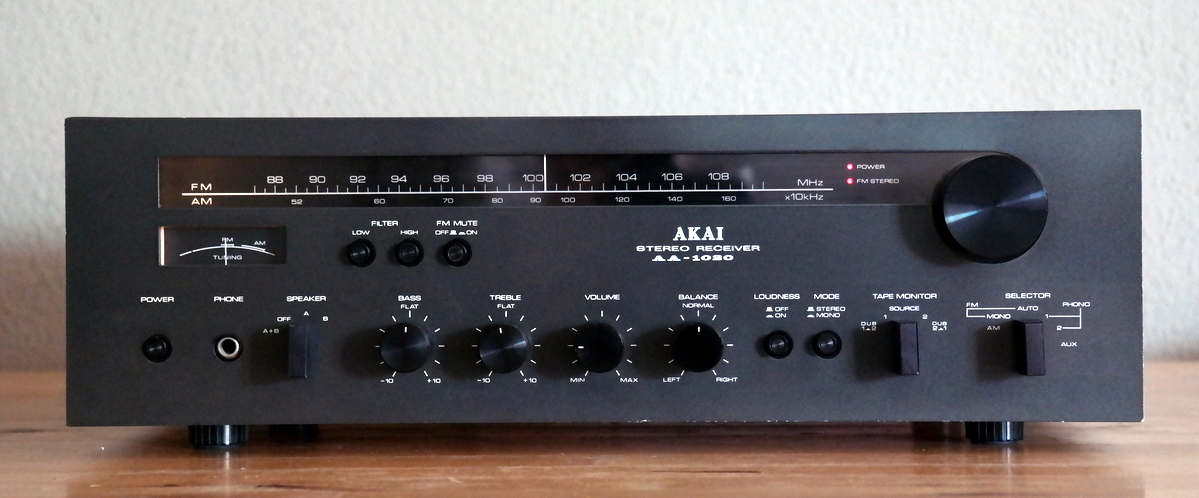 AKAI AA-1020-1.jpg