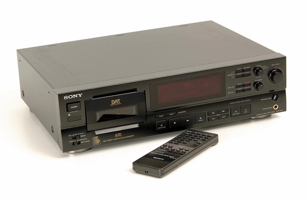Sony DTC-670-1991.jpg