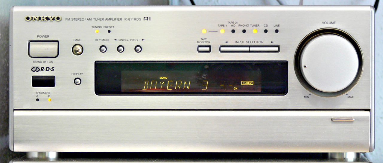 Onkyo r 811 rds front closed.jpg