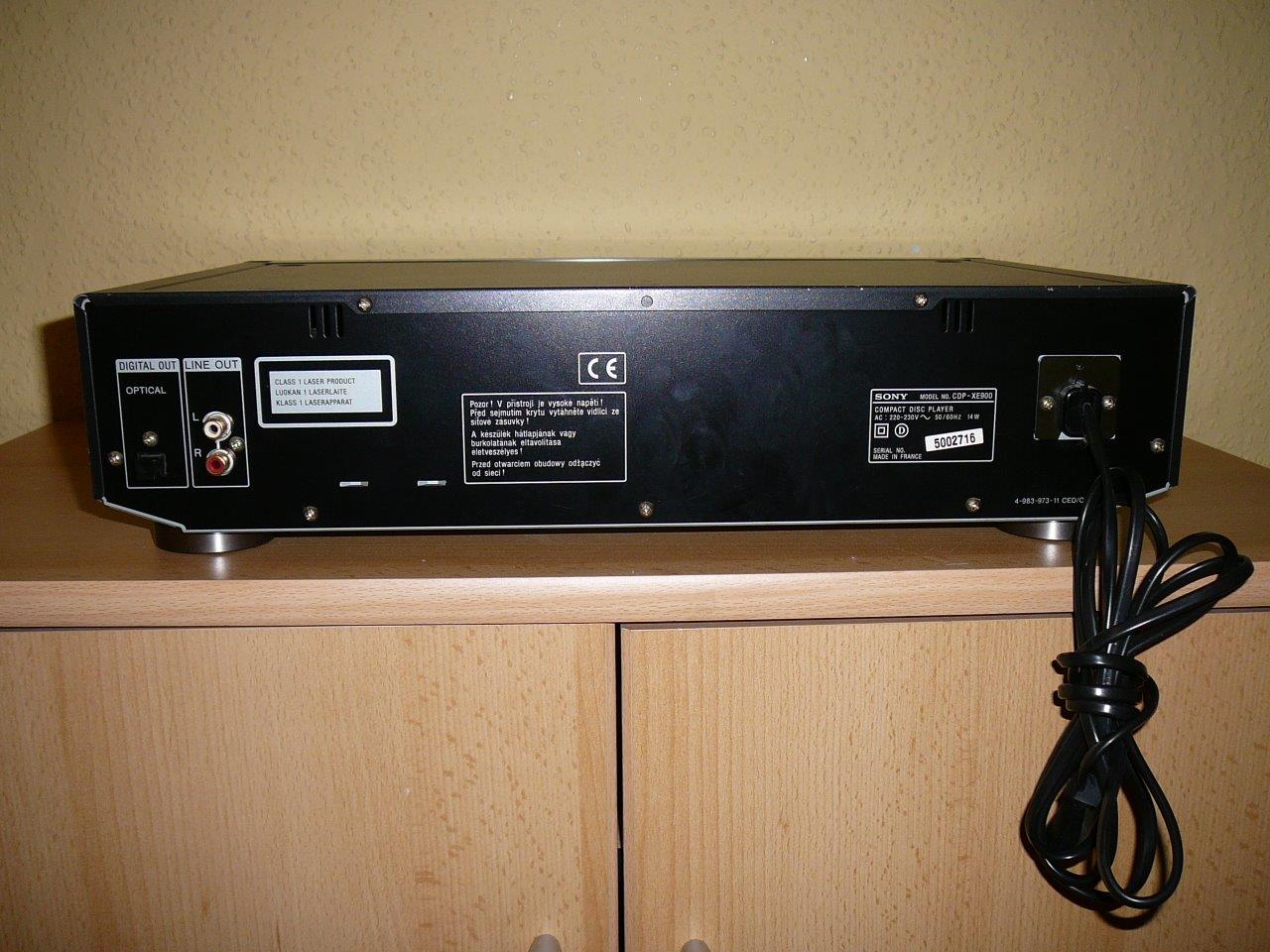 Sony CDP-XE900 hinten.jpg