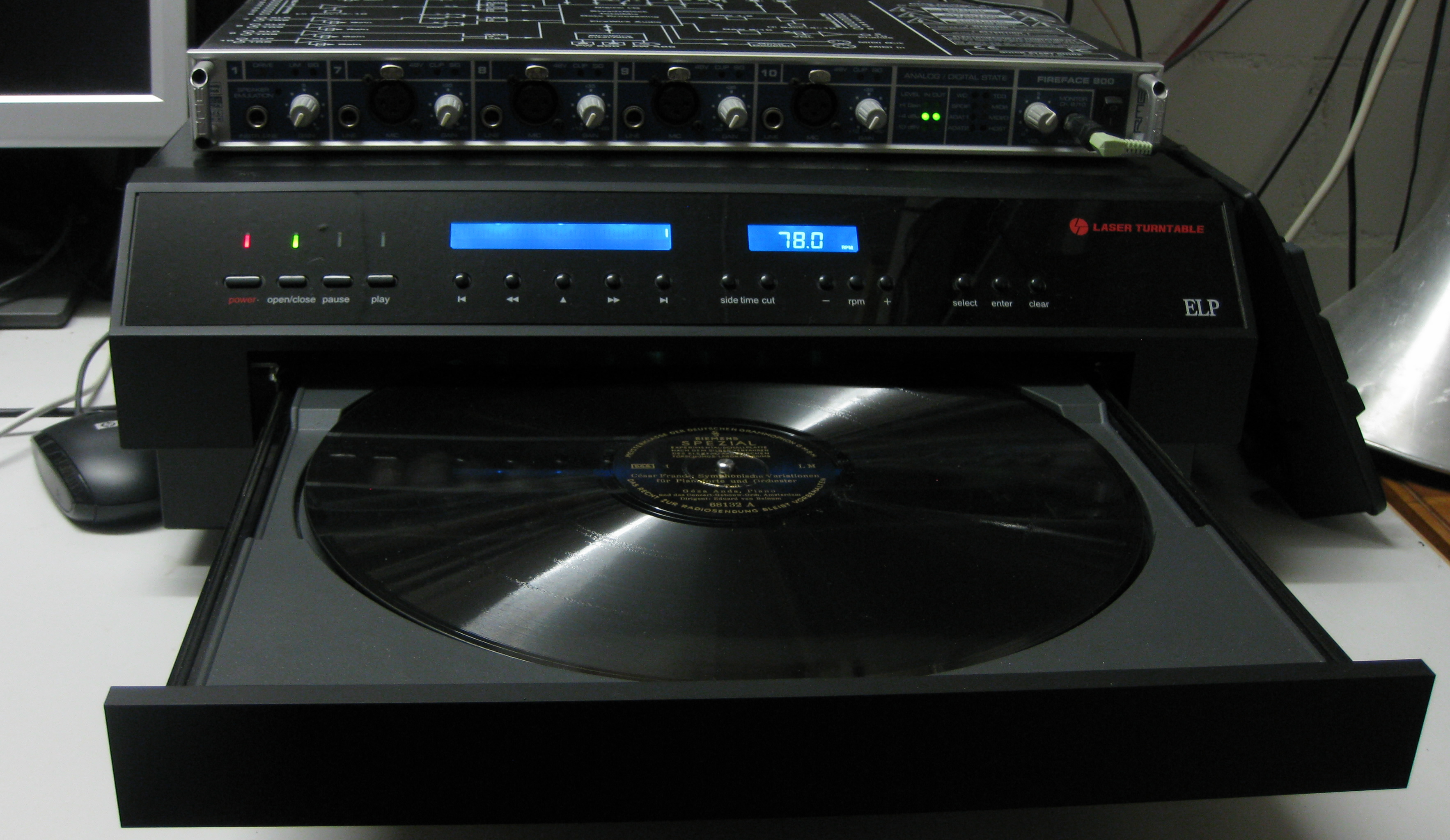 ELP-Laserplattenspieler (LT-2XA) und RME Fireface 800