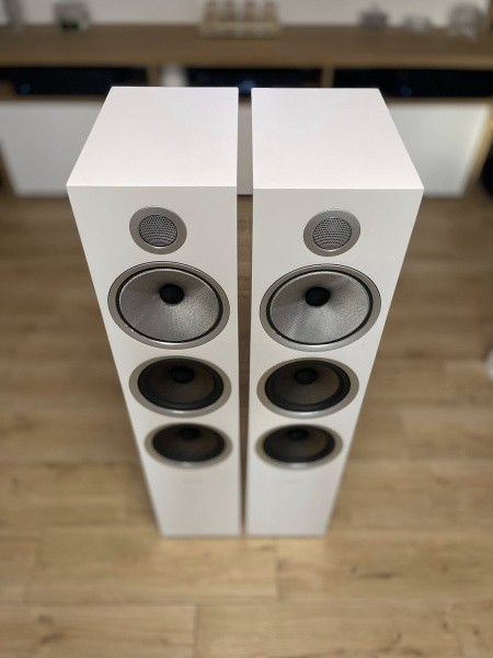 File:B&W 703 S2 u.jpg