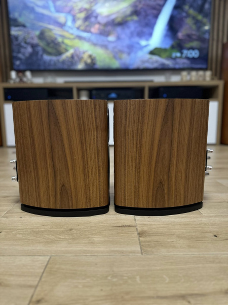 File:Wharfedale Evo 4.1 s.jpg