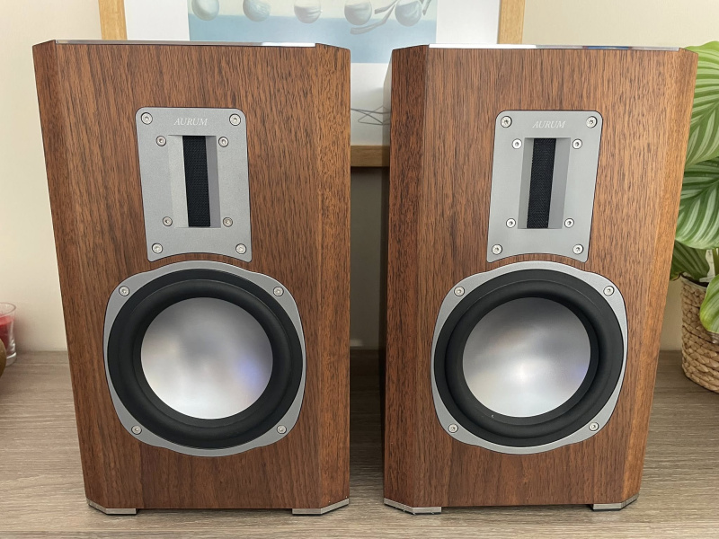 File:Aurum sedan 9 f.jpg