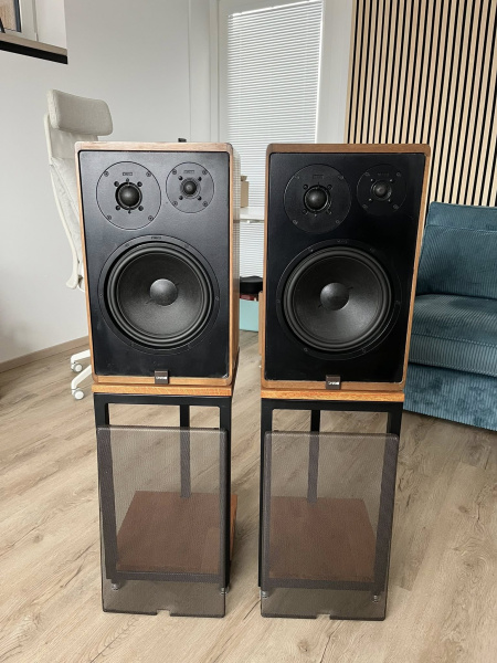 File:Canton karat 300 f.jpg