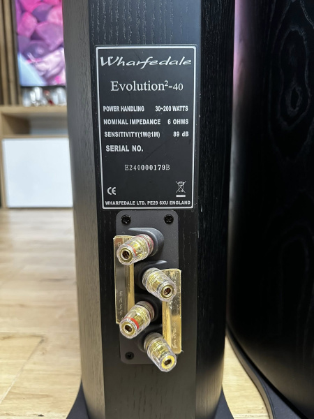 File:Wharfedale Evo2-40 l.jpg