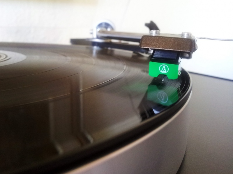 File:Linn Axis+Linn LVV+AT95e cartridge (10852292235).jpg