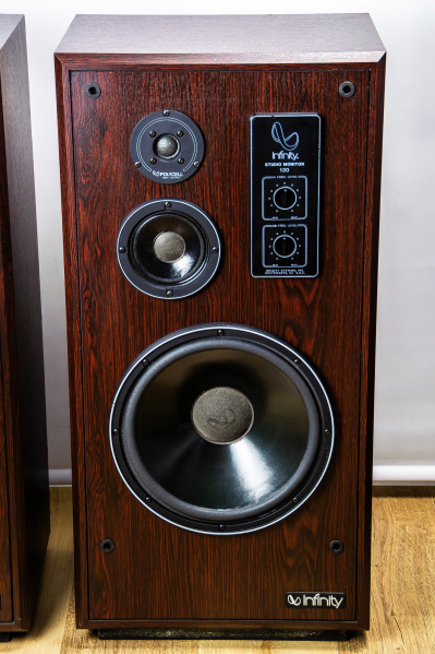 File:Infinity sm120 f.jpg