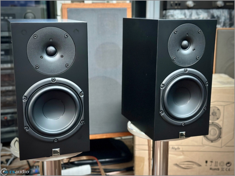 File:PHONAR VERITAS M2 STYLE f.jpg