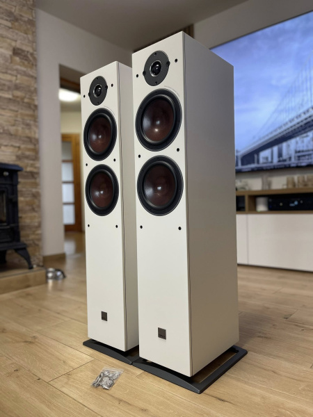 File:Dali Oberon 7 f.jpg