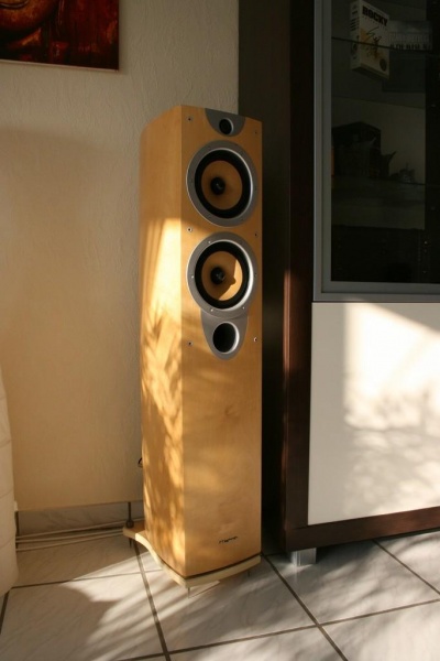 File:Wharfedale Pacific EVO 40.jpg