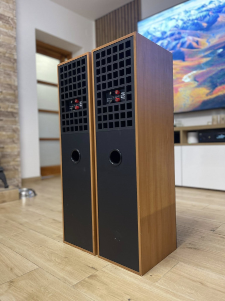 File:B&W DM305 b.jpg