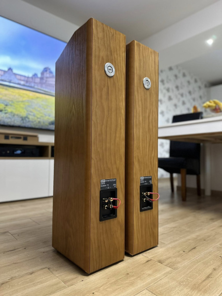 File:B&W CDM9NT bb.jpg