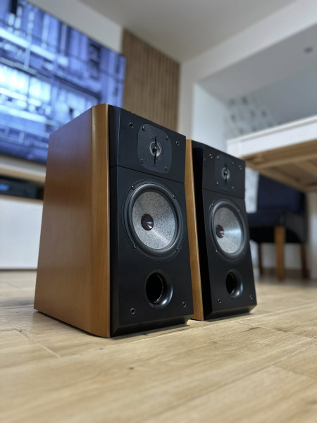 File:JM Lab Electra 906 f.jpg