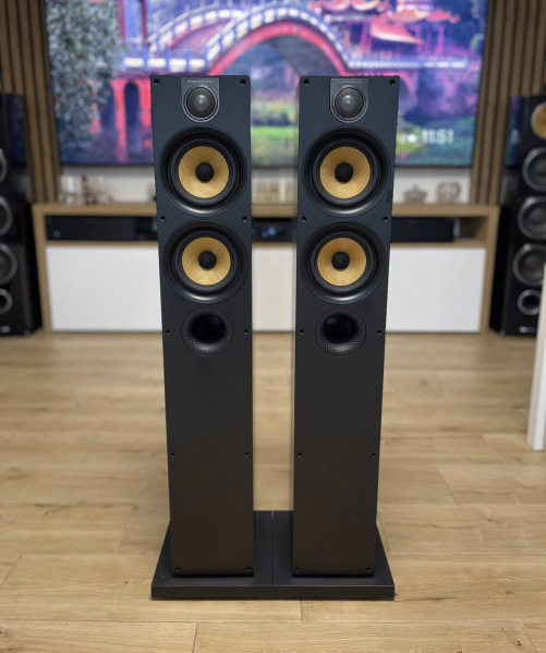 File:B&W 684 S2 f.jpg