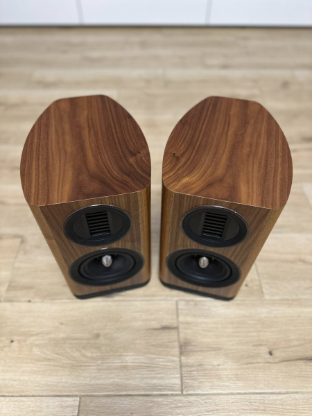 File:Wharfedale Evo 4.1 u.jpg