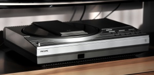 Philips VLP720 laserdisc player.jpg