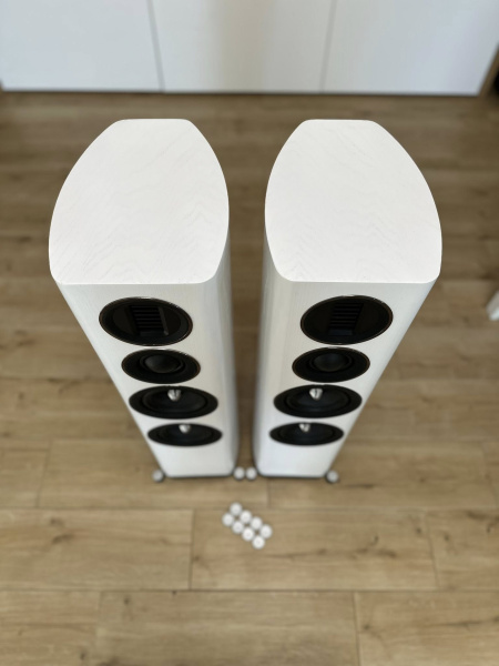 File:Wharfedale Evo 4.3 u.jpg