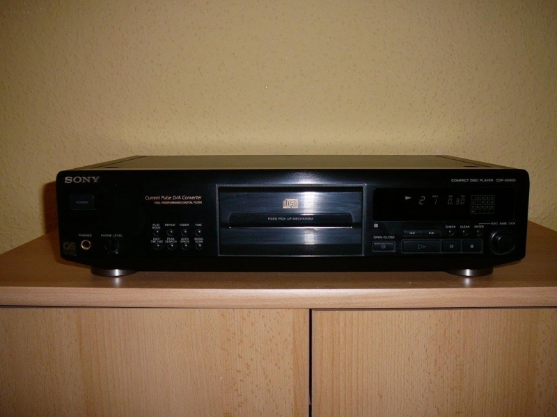 File:Sony CDP-XE900 vorn.jpg