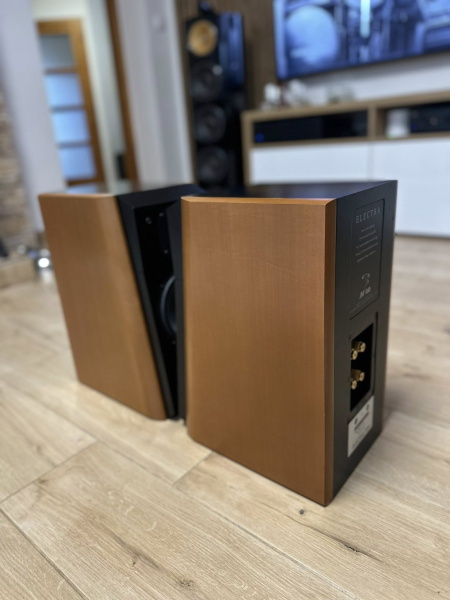 File:JM Lab Electra 906 s.jpg