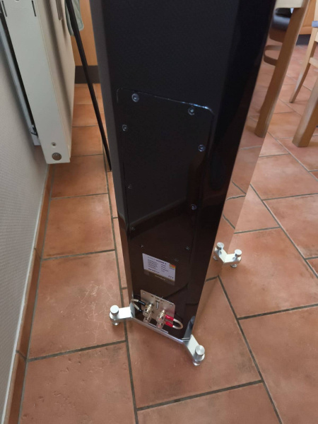 File:Aurum rodan 9 b.jpg