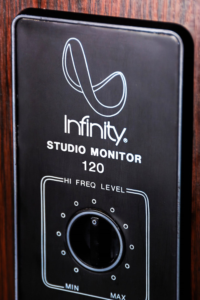 File:Infinity sm120 l.jpg