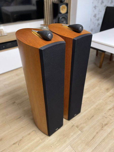 File:B&W 803N f2.jpg