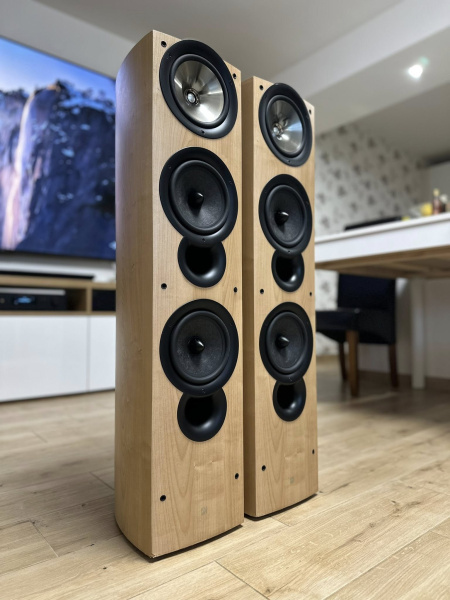 File:KEF IQ9 f.jpg