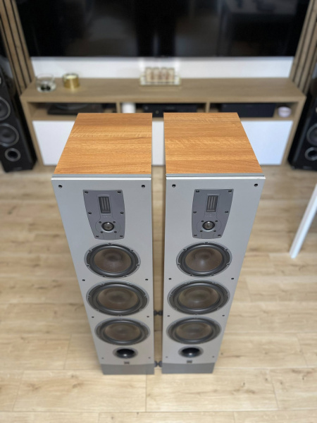 File:Dali Ikon 8 u.jpg