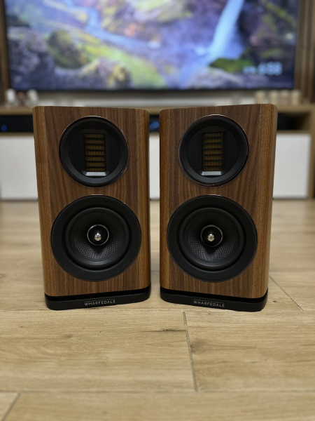 File:Wharfedale Evo 4.1 f.jpg