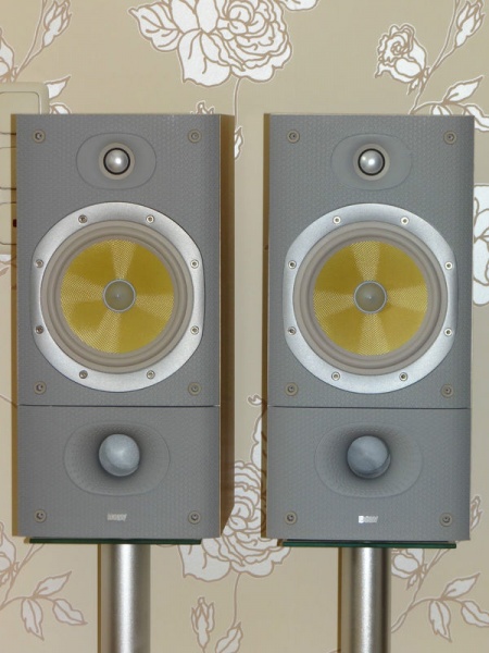 File:B&W DM602 S3.jpg