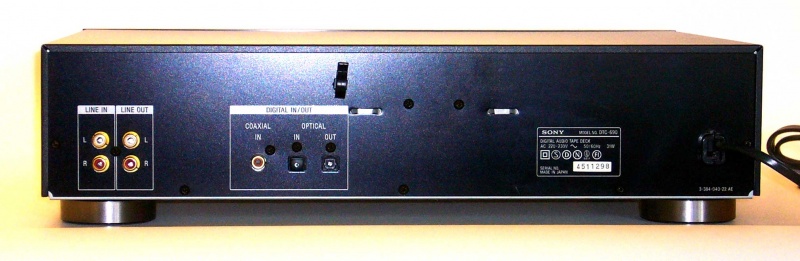 Sony DTC-690 Back.jpg