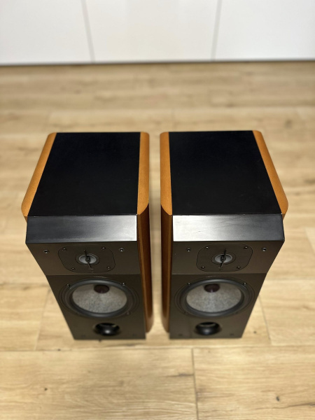 File:JM Lab Electra 906 u.jpg